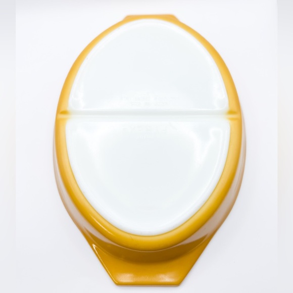 Vintage 1970s Pyrex Butterfly Gold Oval Divided Dish 1.5 Quarts 063 (No Lid) - Picture 7 of 11